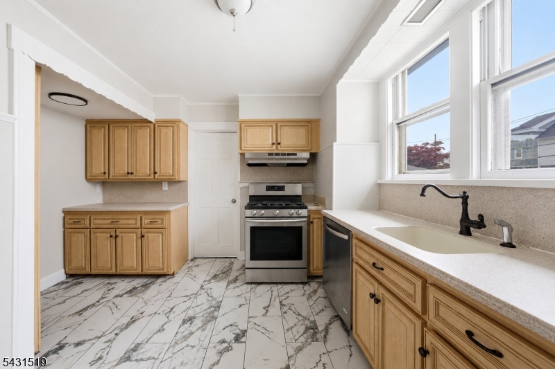 86 Curie Ave 1 Property Photo 11