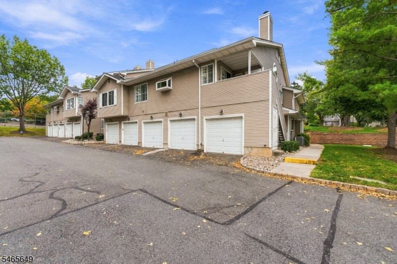 56 Bentley Ct Property Photo 1