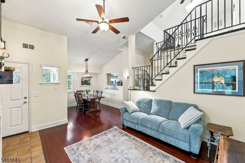 56 Bentley Ct Property Photo 4
