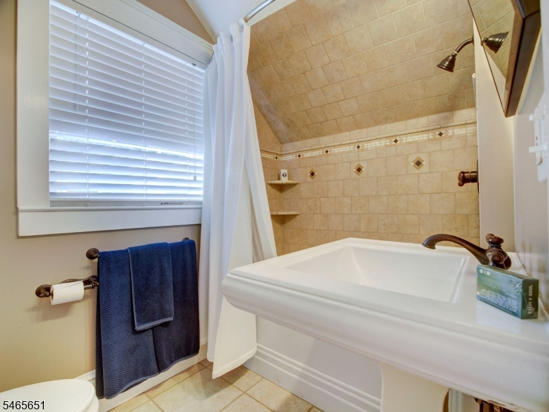 16 Grove St Property Photo 19