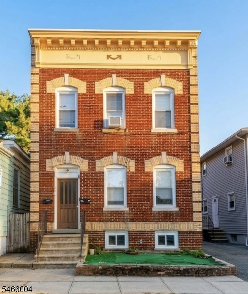 83 E Centre St Property Photo 1