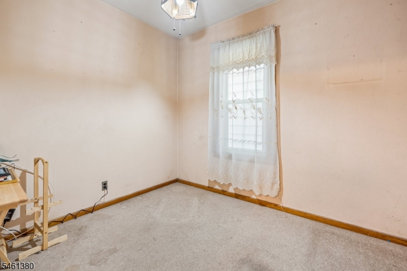 912 Roosevelt St Property Photo 14