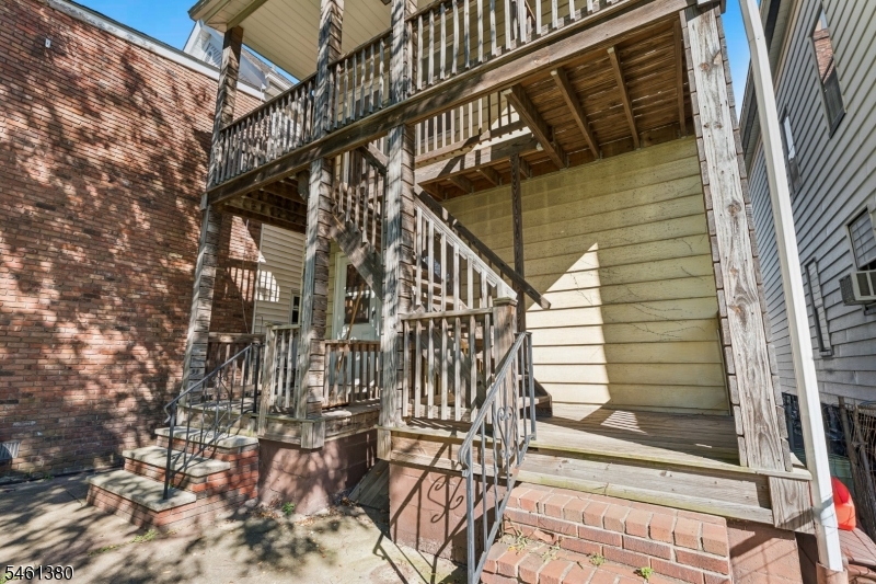 912 Roosevelt St Property Photo 17