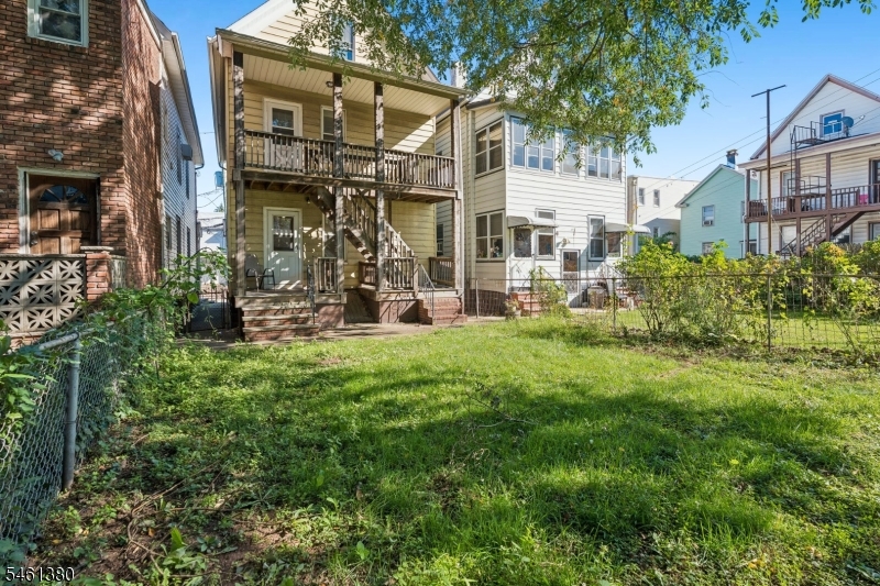 912 Roosevelt St Property Photo 19
