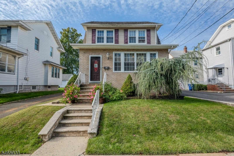 925 Summit Street Property Photo 1
