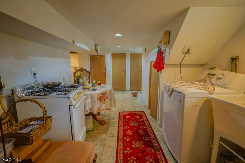 925 Summit Street Property Photo 16