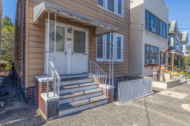 315 Pearsall Ave Property Photo 1