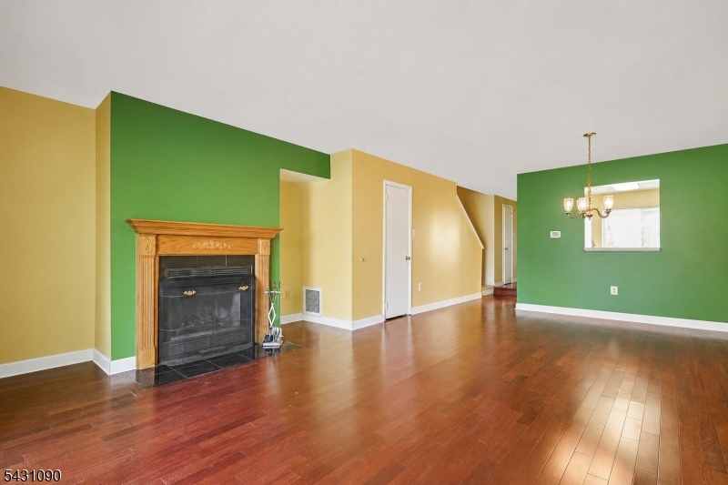 265 Hampshire Dr Property Photo 2