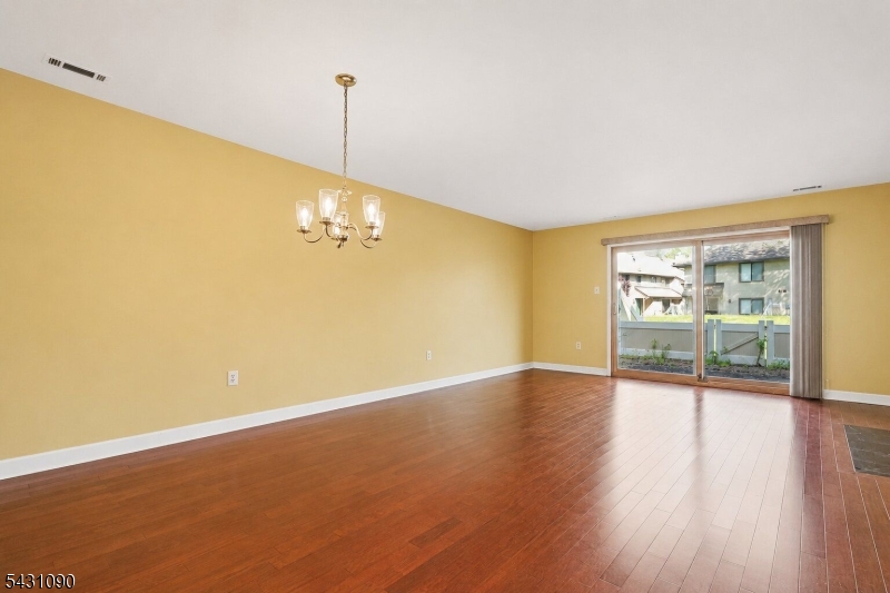 265 Hampshire Dr Property Photo 5