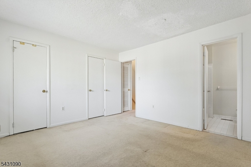 265 Hampshire Dr Property Photo 12
