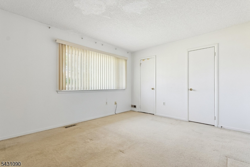 265 Hampshire Dr Property Photo 13