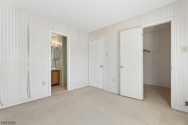 265 Hampshire Dr Property Photo 16