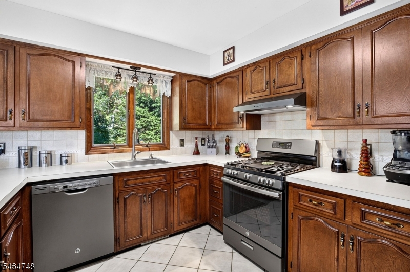 27 Edgemere Terrace Property Photo 10