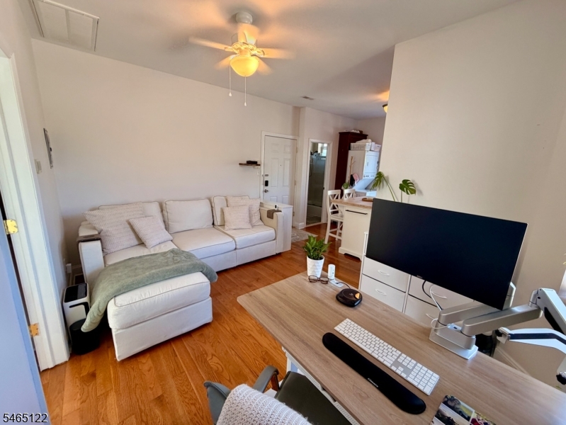 80 Bay St 9 Property Photo 6