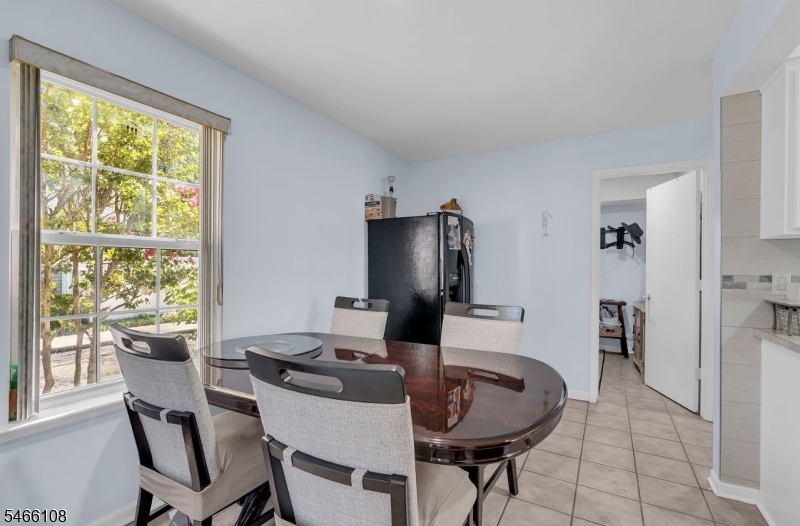 425 Thomas St Property Photo 4
