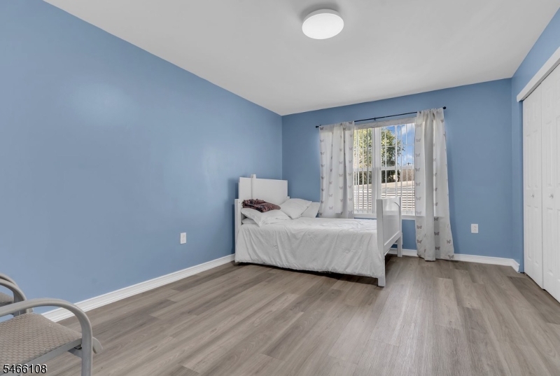 425 Thomas St Property Photo 11