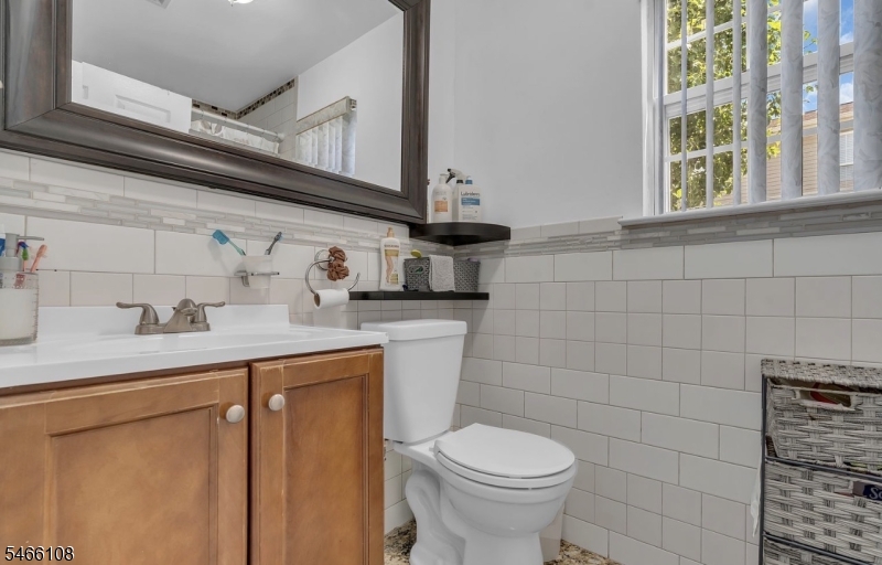 425 Thomas St Property Photo 16