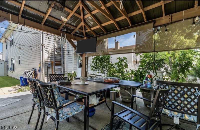 425 Thomas St Property Photo 18