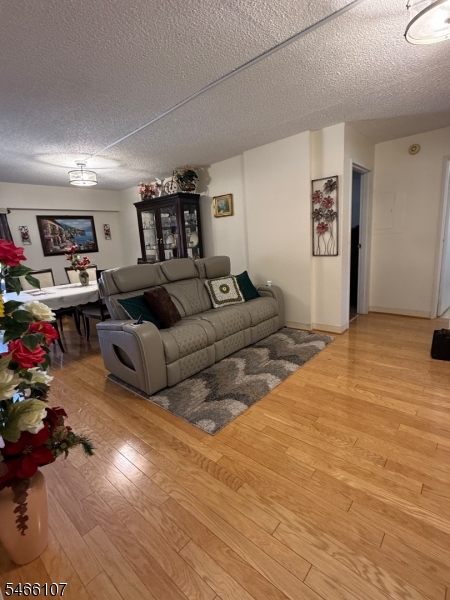 10 N Wood Ave 301 Property Photo 6