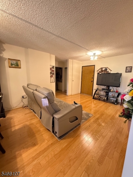 10 N Wood Ave 301 Property Photo 7