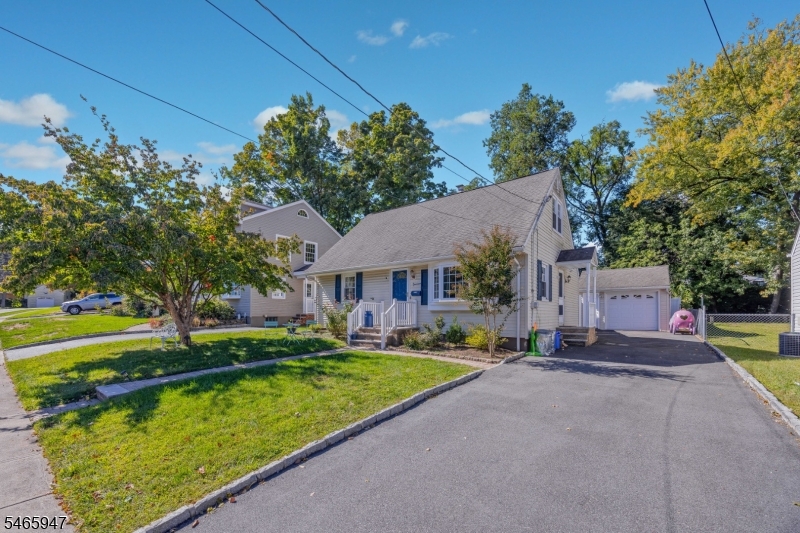 14 Farmingdale Ave Property Photo 2