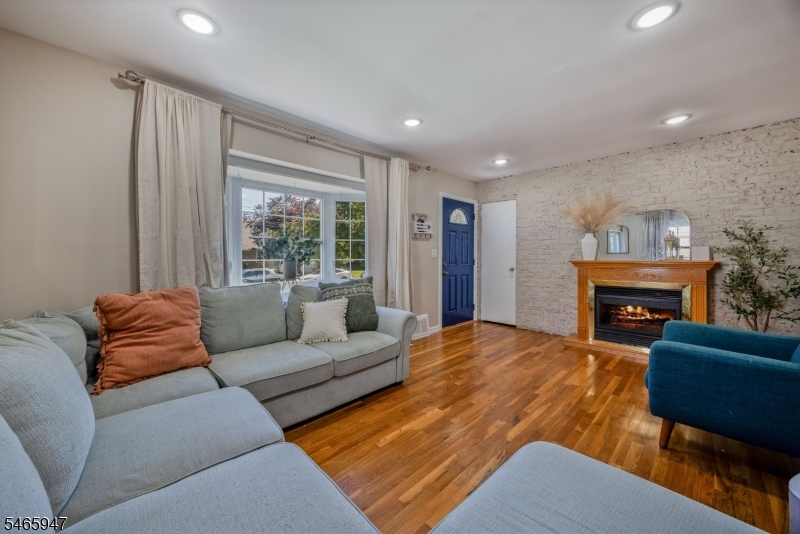 14 Farmingdale Ave Property Photo 4