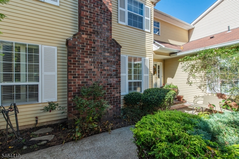 8 Birdseye Cir Property Photo 1