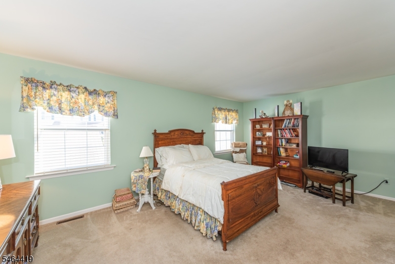 8 Birdseye Cir Property Photo 15