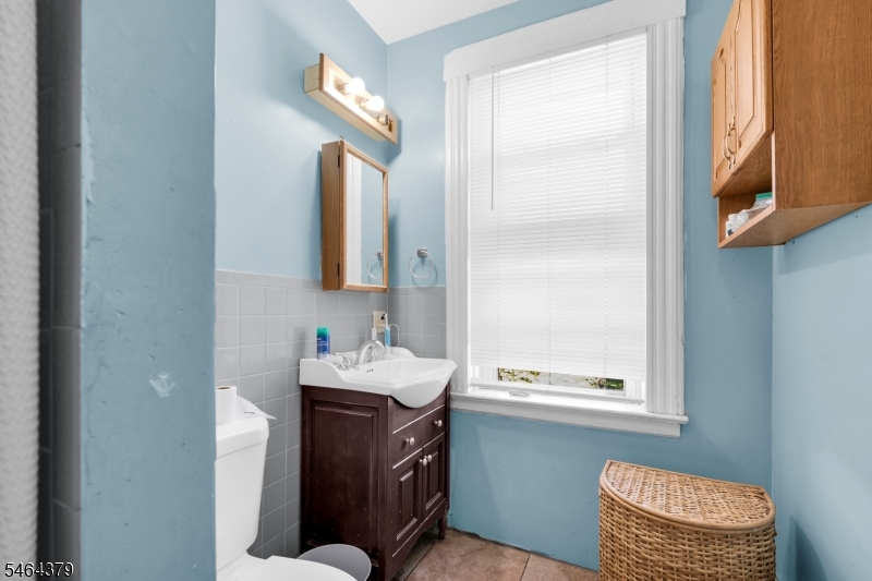 142 Division Ave Property Photo 13