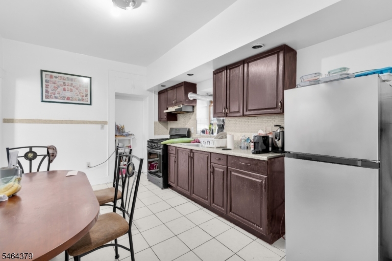 142 Division Ave Property Photo 15