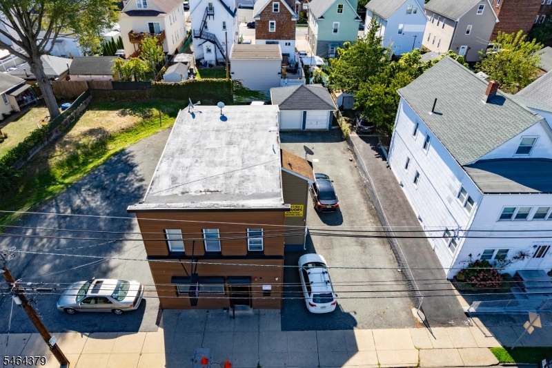 142 Division Ave Property Photo 18