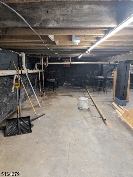 142 Division Ave Property Photo 25