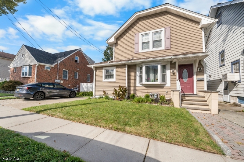 42 Arlington Blvd Property Photo 1