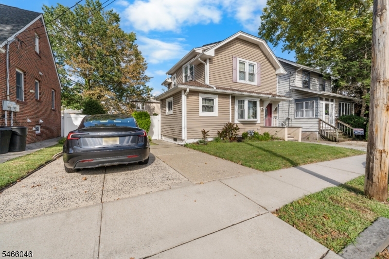 42 Arlington Blvd Property Photo 2
