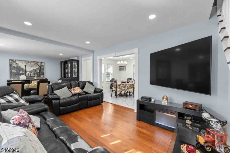 42 Arlington Blvd Property Photo 6