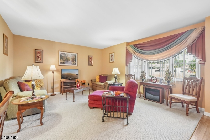 485 Saddle River Rd 7 Property Photo 3