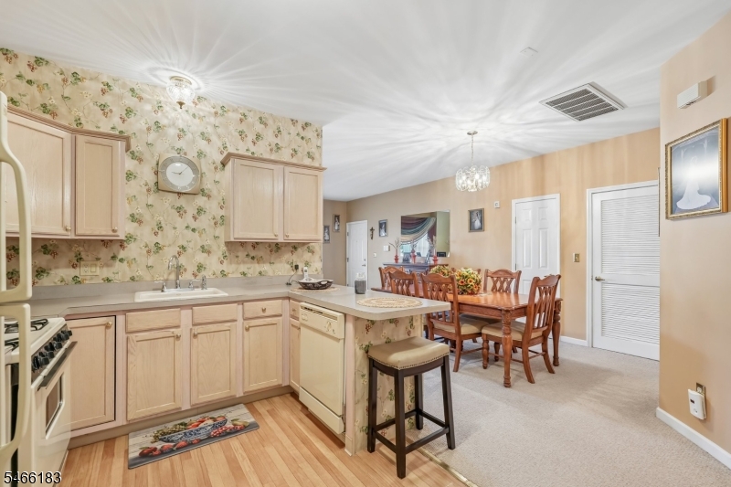 485 Saddle River Rd 7 Property Photo 5