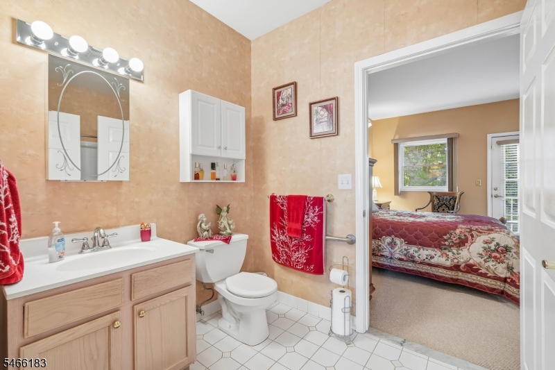 485 Saddle River Rd 7 Property Photo 7