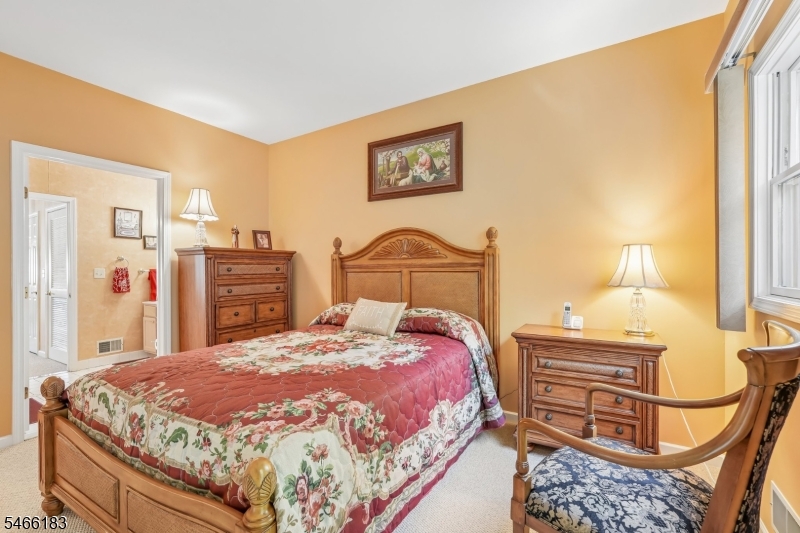 485 Saddle River Rd 7 Property Photo 11