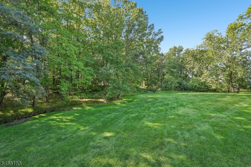 485 Saddle River Rd 7 Property Photo 15