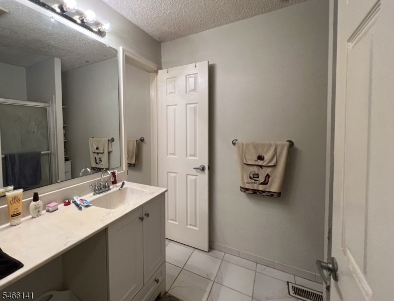 12 Burlington Ct 12 Property Photo 10