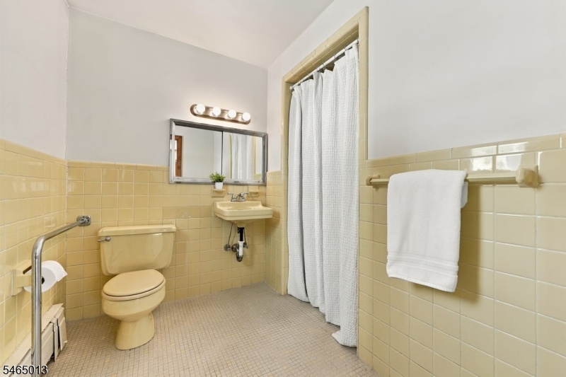 66 Enclosure St Property Photo 13