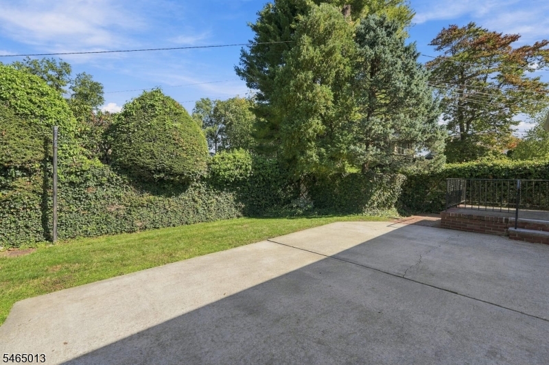 66 Enclosure St Property Photo 29