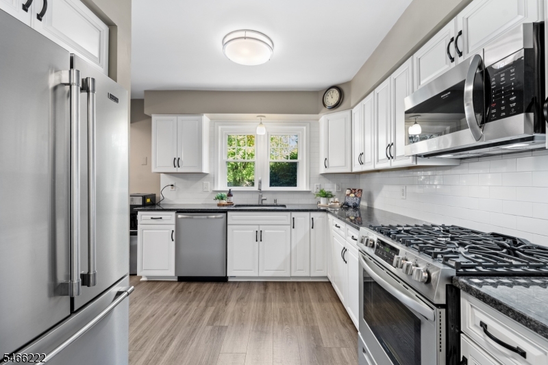 47 Amerman Ln Property Photo 16
