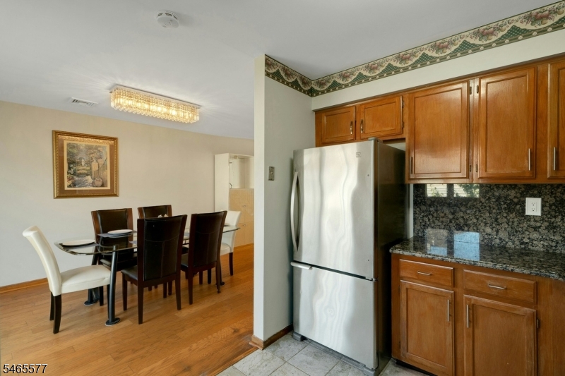 16 Westervelt Pl Property Photo 9