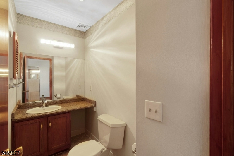 16 Westervelt Pl Property Photo 11