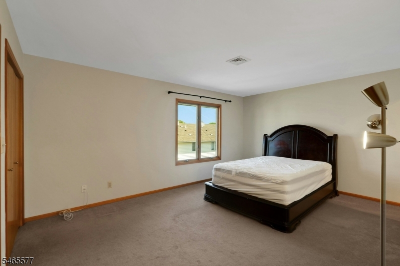 16 Westervelt Pl Property Photo 12