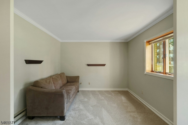 16 Westervelt Pl Property Photo 17