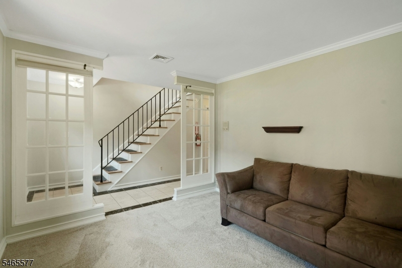 16 Westervelt Pl Property Photo 18