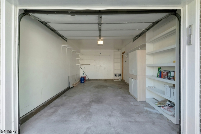 16 Westervelt Pl Property Photo 22